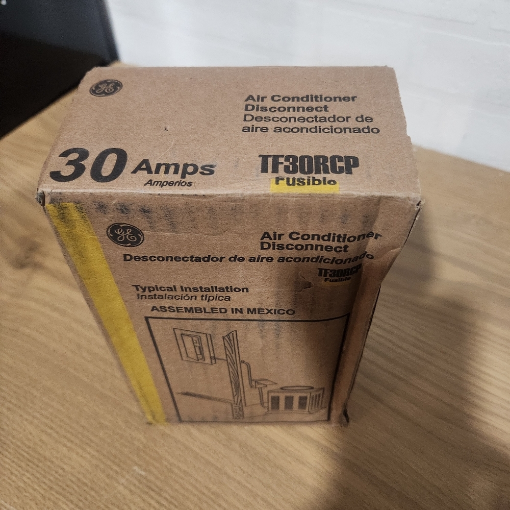 GE Fusible 30 amps AC Disconnect TF30RCP